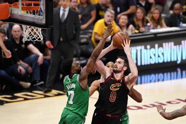 拜仁提前四轮卫冕德甲 向“六冠王”迈进